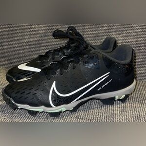 Girls Nike 5.5 Youth Black & white Softball Cleats
